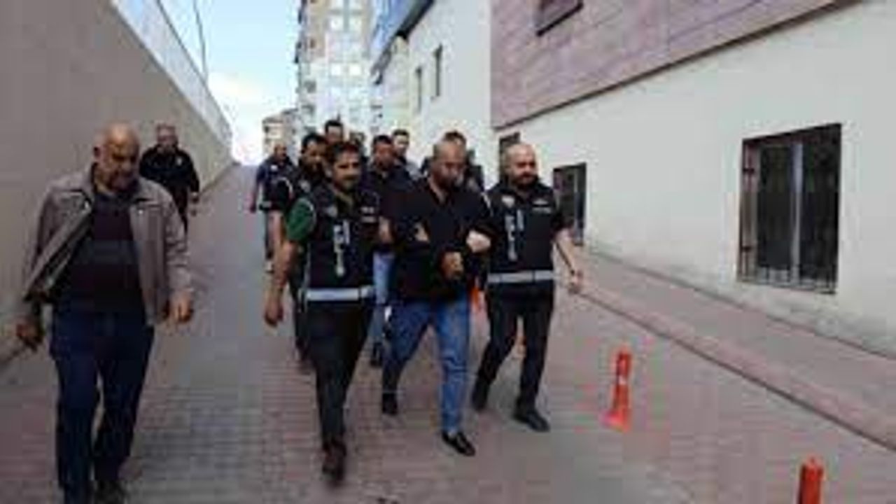 Kayseri'de 100 milyon TL'lik vurgun! 5 kişi tutuklandı
