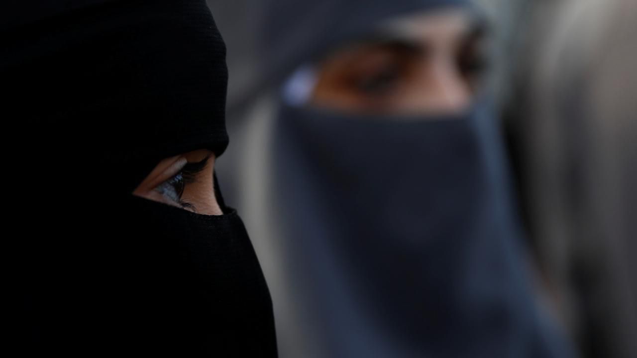 Avrupalılar, Covid-19 salgını döneminde burka yasağını sorguluyor