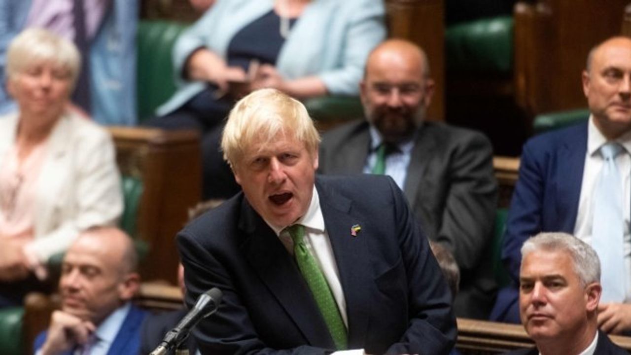 Boris Johnson başbakan olarak devam edecek