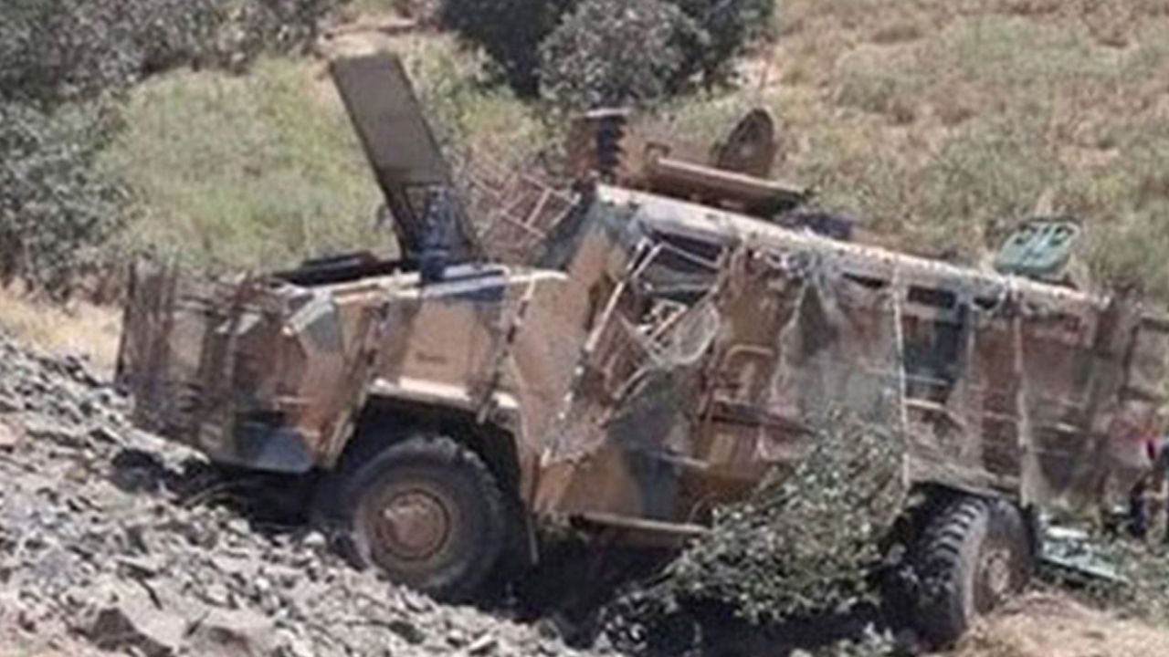 Şırnak'ta askeri araç devrildi: 10 asker yaralı