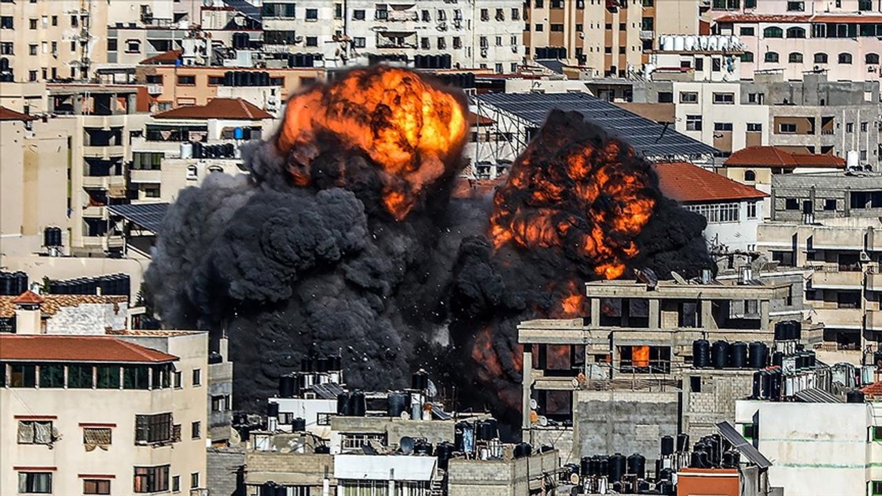 Son Dakika... İşgalci İsrail güçleri, Gazze'ye saldırıyor!