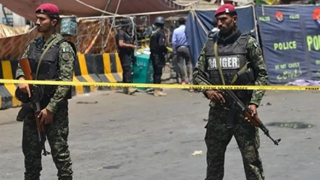 Pakistan'da polis merkezine saldırı: Çok sayıda ölü var