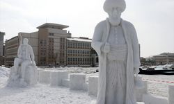 AĞRI - Kar festivali için masal kahramanlarının kardan heykelleri yapıldı