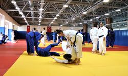 BURDUR - Ümit milli judocuların hedefi Avrupa'dan altın madalyayla dönmek