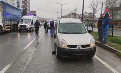 Bursa'da hafif ticari aracın çarptığı baba ile oğlu yaralandı