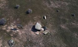 Definecilerin kaçak kazıları 3 bin 500 yıllık Trak dolmenlerine zarar veriyor