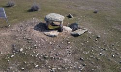EDİRNE - Definecilerin kaçak kazıları 3 bin 500 yıllık Trak dolmenlerine zarar veriyor
