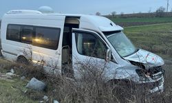 EDİRNE - İşçi servisi ile kamyonetin çarpıştığı kazada 4 işçi yaralandı
