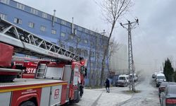 GÜNCELLEME - Hadımköy'deki metal mobilya imalathanesinde çıkan yangın söndürüldü