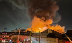 GÜNCELLEME - Tuzla'daki fabrika yangınına itfaiye ekiplerinin müdahalesi sürüyor