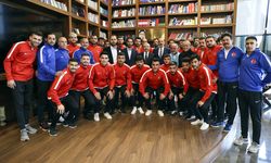 İSTANBUL - İşitme Engelliler Milli Futbol Takımı, TFF desteğiyle Deaflympics'e hazırlanıyor (1)
