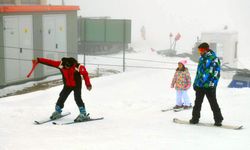 Keltepe Kayak Merkezi'nde hafta sonu yoğunluğu yaşanıyor