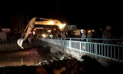 MERSİN - Taşkın riski nedeniyle Alata Deresi üstündeki köprü trafiğe kapatıldı