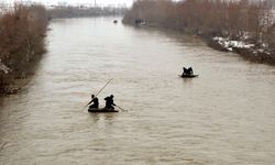 MUŞ - Karasu Nehri'ne düşen lise öğrencisini arama çalışmalarına ara verildi