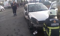 Nevşehir'de kavşakta çarpışan iki otomobildeki 5 kişi yaralandı