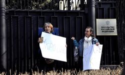 Rusya'nın Bişkek Büyükelçiliği önünde Ukrayna'ya destek gösterisi düzenlendi