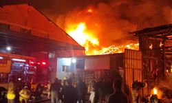 Tuzla'da yat fabrikasında yangın çıktı