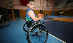 10 yaşında tekerlekli sandalye basketboluyla tanışan Efe'nin hedefi milli takım