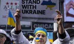ABD - New York'un Times Meydanı'nda Rusya'nın Ukrayna saldırısı protesto edildi