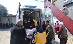 Adana'da yangın çıkan evde mahsur kalan yaşlı kadını komşuları kurtardı