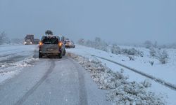 ANTALYA - Burdur-Denizli kara yolunda kar yağışı ulaşımı güçleştiriyor