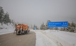 Antalya-Konya kara yolunda karla mücadele çalışması sürüyor