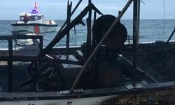 AYDIN - Didim'de yanan balıkçı teknesinin kaptanını Sahil Güvenlik kurtardı