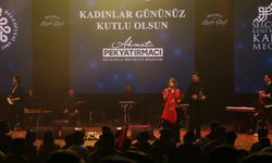 Azerbaycan Devlet Sanatçısı Azerin, Konya'da sahne aldı