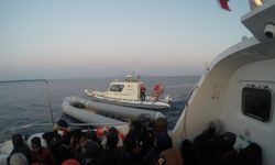 Balıkesir açıklarında 30 düzensiz göçmen kurtarıldı