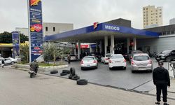 BEYRUT - Petrol fiyatlarındaki küresel artış, Lübnan'da benzin istasyonlarında uzun kuyruklar oluşturdu