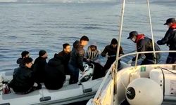 Bodrum açıklarında lastik bottaki 8 düzensiz göçmen kurtarıldı