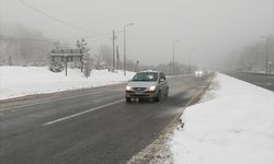 BOLU - Kent merkezinde kar yağışı etkili oluyor