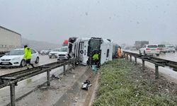 Bursa'da aynı yerde kaza yapan iki tırdan birinin sürücüsü yaralandı