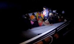 Türk kara sularına itilen 33 düzensiz göçmen kurtarıldı