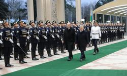 Cumhurbaşkanı Erdoğan, Özbekistan Cumhurbaşkanı Mirziyoyev tarafından resmi törenle karşılandı