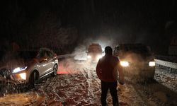 Denizli-Antalya kara yolu kar yağışı nedeniyle tek yönlü ulaşıma kapandı