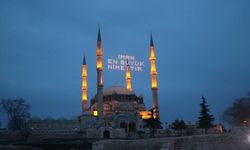 EDİRNE - Selimiye Camisi minarelerine "mahya" asıldı