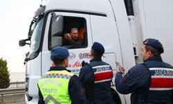 EDİRNE - Trakya'dan İstanbul yönüne tır ve kamyon geçişlerine izin verilmiyor