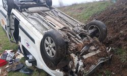 Edirne'de hafif ticari araç devrildi, 3 kişi yaralandı