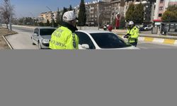 Edirne'de sürücüler ceza yememek için araçlarının cam filmlerini söktü