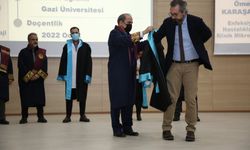 Erzurum Şehir Hastanesinde doçentliğe yükselen 4 doktor cübbelerini giydi