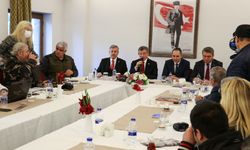 Gelecek Partisi Genel Başkanı Davutoğlu, İzmir'de basın mensuplarıyla bir araya geldi:
