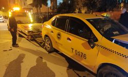 HATAY - Sürücüsünün kontrolünü kaybettiği taksi 4 otomobile çarptı