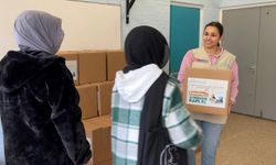 Hollanda'da Müslümanlardan ihtiyaç sahiplerine gıda yardımı
