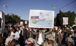 Husilerin kontrolündeki bölgelerde akaryakıt krizi protesto edildi