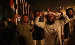 İSLAMABAD - Pakistan'da muhalefet partilerinin hükümet karşıtı gösterileri sürüyor