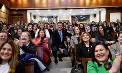İSTANBUL - İmamoğlu, kadın muhtarlar ve İBB Meclisindeki kadın üyelerle buluştu