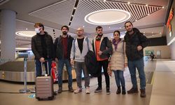 İSTANBUL - Ukrayna'dan tahliye edilen Türk vatandaşları, Romanya'dan uçakla İstanbul'a getirildi