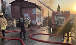 İstanbul'da apartmanda çıkan ve bitişik binalara da sıçrayan yangın söndürüldü