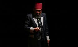 İzmir'de 2. Abdülhamid Han'ı anlatan "Usta" oyunu sahnelendi